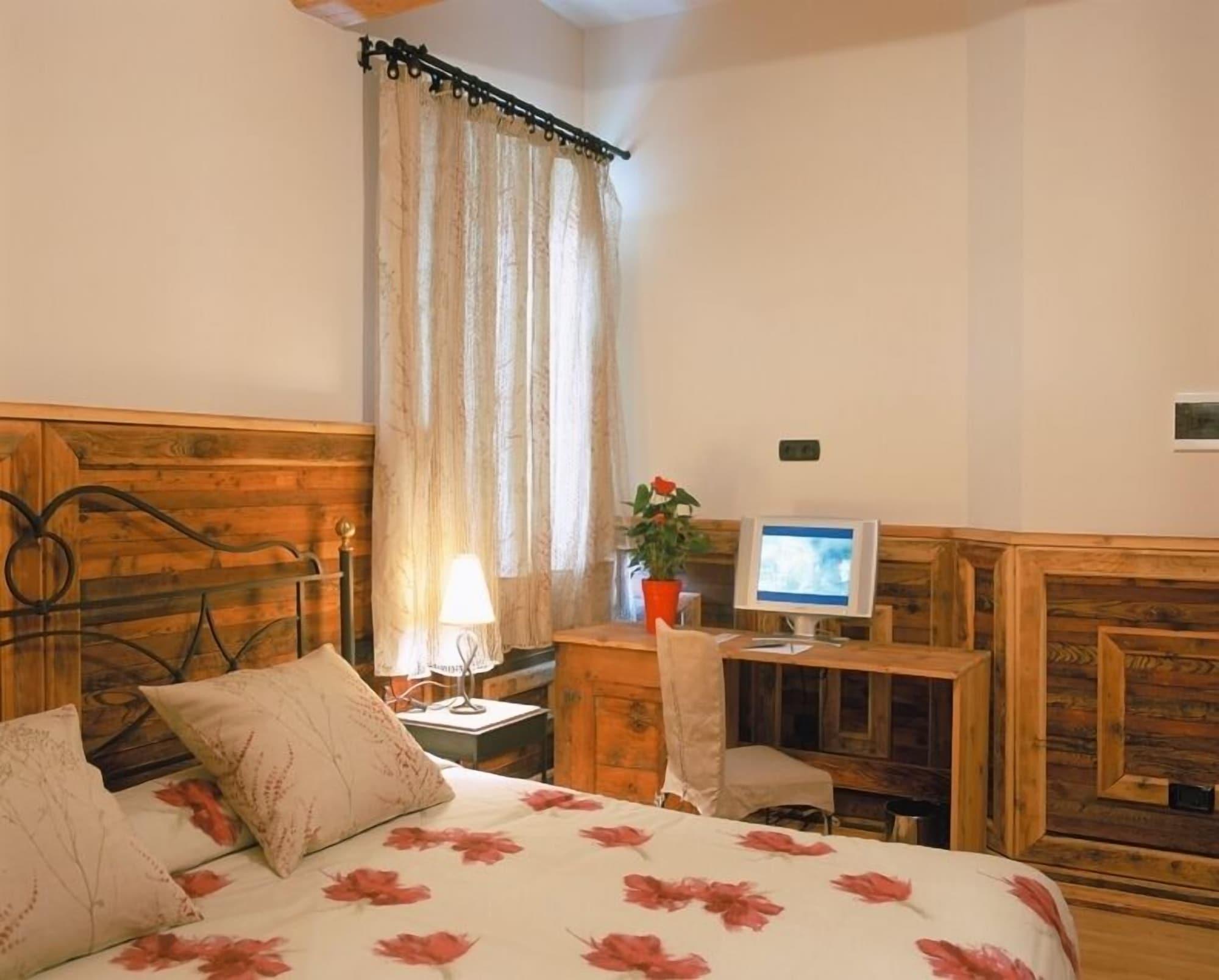 Hotel Sant Roc Сольсона Экстерьер фото